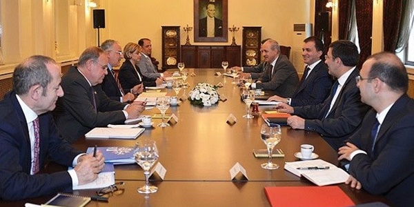AK Parti ve CHP heyetleri arasındaki görüşme başladı