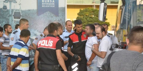 Bursa'da otobüs şoförü seyyar satıcıyı bıçakladı