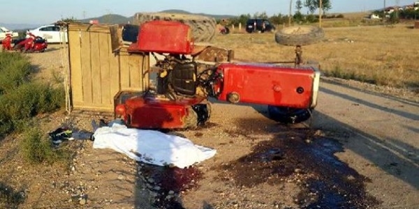 Devrilen traktörün altında kalan 11 yaşındaki çocuk öldü