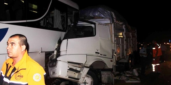 Kayseri'de trafik kazası: 14 yaralı