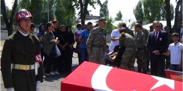 Şehit uzman çavuş için Kars'ta resmi tören düzenlendi