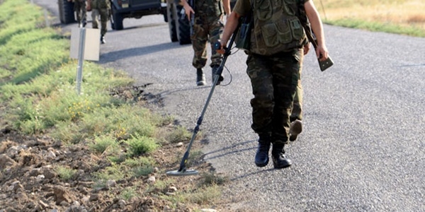 Bitlis'te iki askeri araca mayınlı saldırı