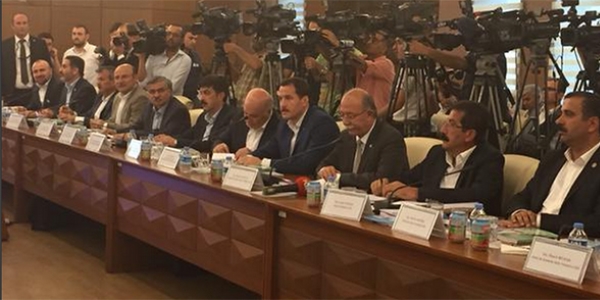 Toplu sözleşme masasında yer kavgası