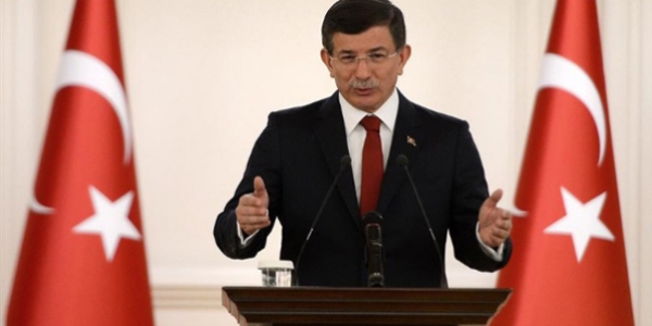 Başbakan Davutoğlu, YAŞ üyelerine akşam yemeği verdi