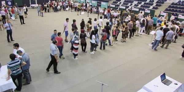 Üniversiteyi kazanıp lise stajı bitmeyenlere kayıtta kolaylık