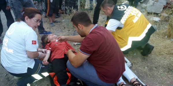 Sivas'ta işçi servisi ile kamyonet çarpıştı: 8 yaralı