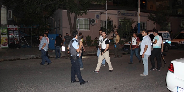 Diyarbakr' da polise saldr: 1 yaral