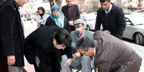 Engelliler derne�inin paras�n� zimmete ge�irme iddias�