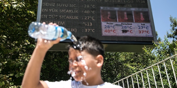 Aşırı sıcak havalar hayatı olumsuz etkiliyor