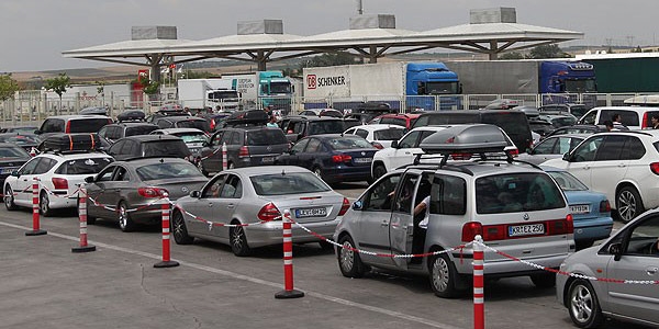 Kapıkule'de 3 kilometre kuyruk oluştu