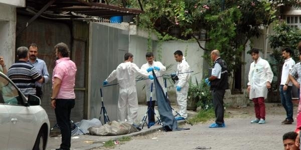 Zeytinburnu'nda cinayet: 2 l, 2 yaral