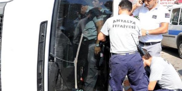 Para nakil aracı takla attı: 2 yaralı