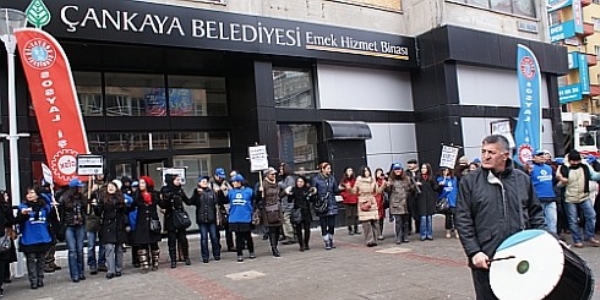 Çankaya Belediyesi önünde işten çıkarma eylemi