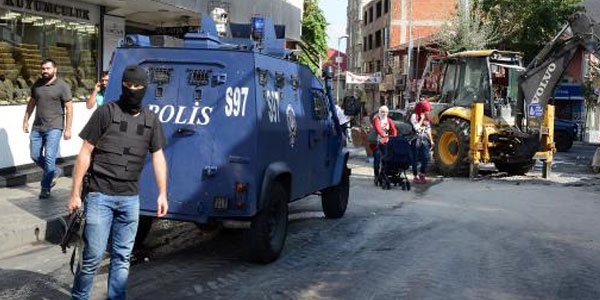 Okmeydanı'nda iş makinesini yaktılar