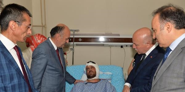 Müezzinoğlu yaralı askerleri ziyaret etti