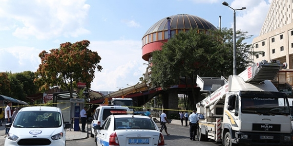 Ankara'da üst geçit yıkıldı