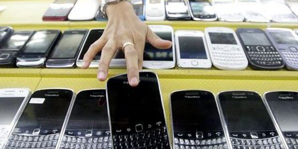 Zeybekci, 'ek vergi gelecek' dedi, fazladan 100 bin telefon satld