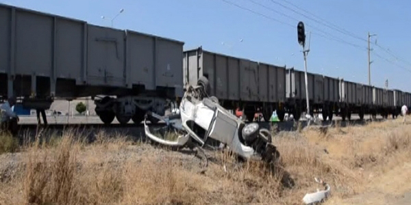 Hemzemin ge�itte kaza: 1 �l� 1 yaral�