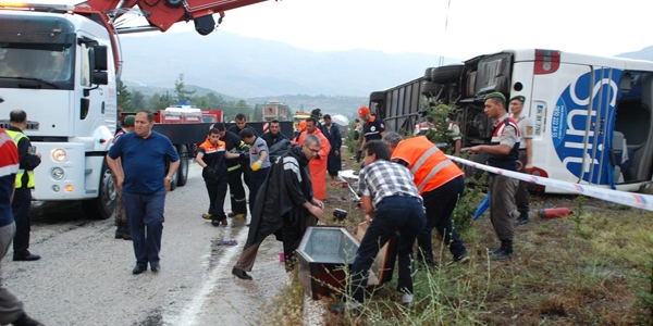 Burdur'da yolcu otobs devrildi: 1 l, 14 yaral