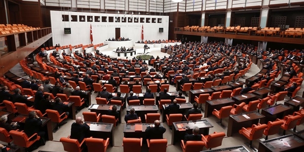 3 döneme takılan 8 bakan tarihe geçti
