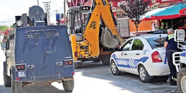 Van Edremit Belediyesi'nde hendek tutuklamas�