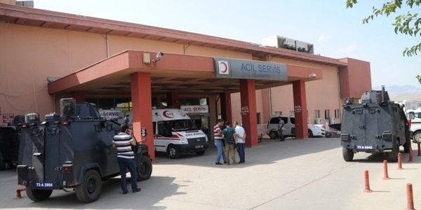 Emniyet Mdrl'ne bombal saldr: 2 kadn yaral