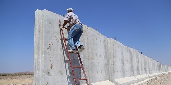 Suriye snrna 3 metrelik beton duvar