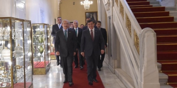 İki lider partilerinin MYK'sını toplantıya çağırdı