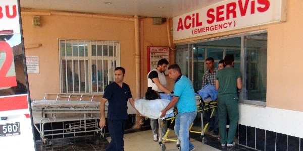 Hendek kapatma sırasında bomba patladı: 2 polis yaralı