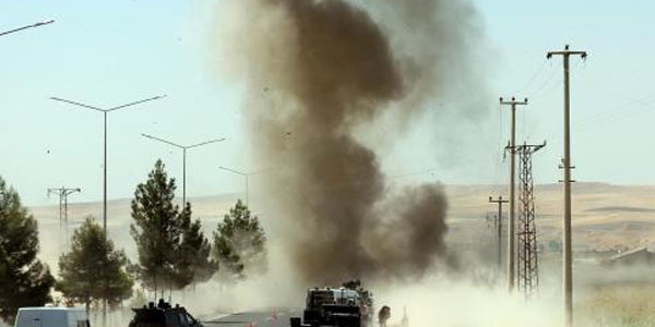 Bomba yüklü otomobili, polis havaya uçurdu