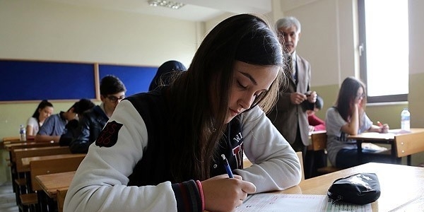 'Liselerde boş kontenjan 300 bini bulacak'