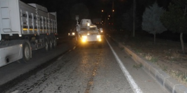 Varto'da, teröristler iş makinesiyle köprü yıktı