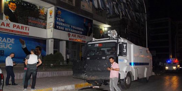 AK Parti İl Başkanlığı'na bombalı saldırı