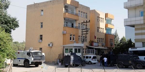İlçe emniyet müdürlüğü binasına saldırı