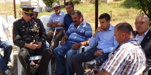 Şehit astsubayı Öztürk'ün baba evine ateş düştü