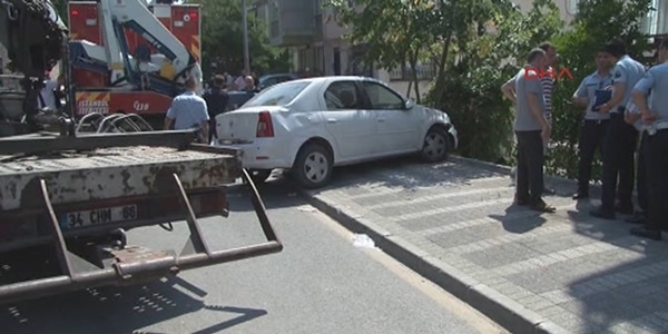 Bahçede çay içerken başlarına otomobil düştü