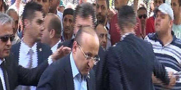 ehit cenazesinde Akdoan'a protesto