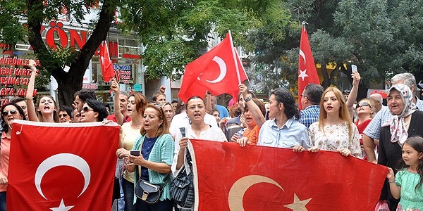 Trkiye genelinde terre tepki eylemleri dzenlendi