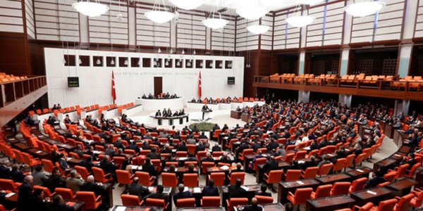 Ülkeyi seçime hangi hükümet götürecek?