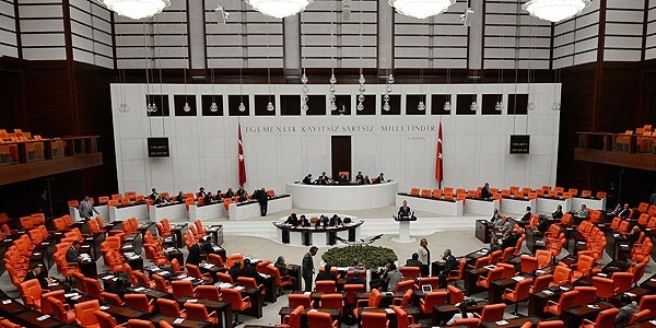 İbre 'geçici Bakanlar Kurulu'ndan yana