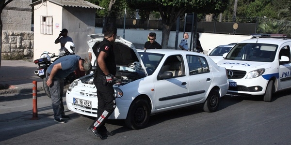 Adliyede şüpheli araç paniği