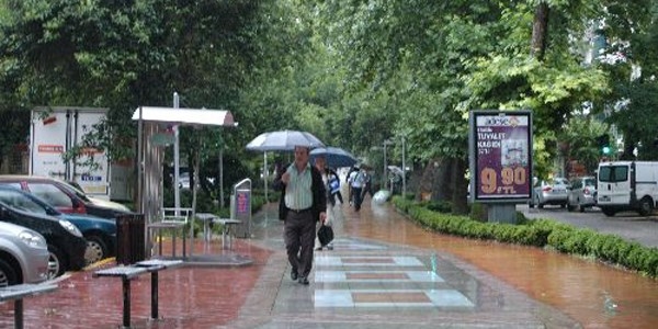 İstanbul'da ani yağmur hazırlıksız yakaladı
