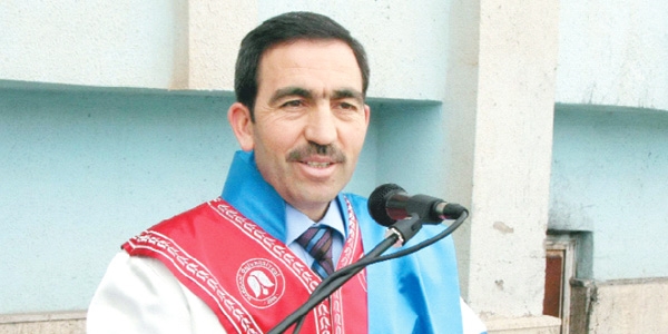 Hakkari'de öğrenci ve hocalar üniversiteyi terk etti