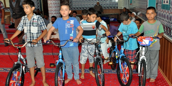 Baarl Kur'an kursu rencilerine bisiklet datld