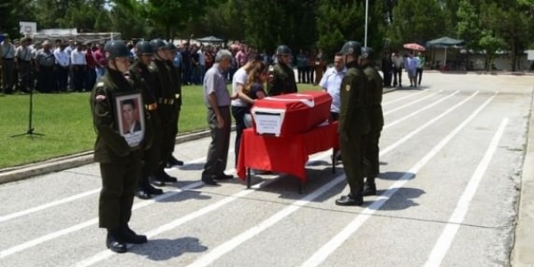 ehit Askerin Kocaeli'deki baba evine ate dt