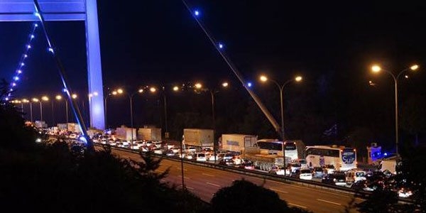 Otoyol ve k�pr�ler para bast� ama gi�elerde trafik �ilesi katland�