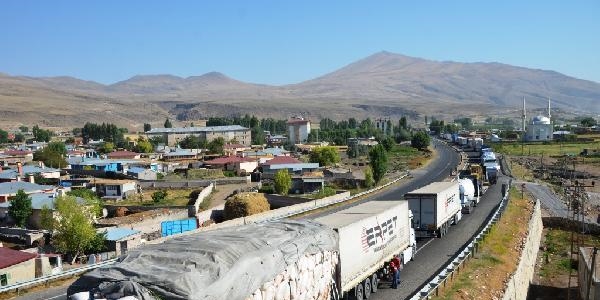 Doğubayazıt- Iğdır karayolu dünden beri kapalı