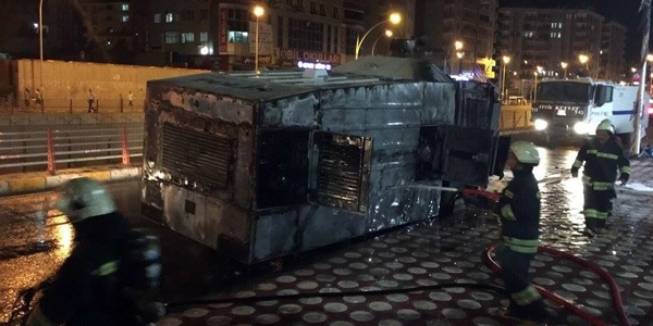 Diyarbakır Ak Parti İlbaşkanlığına bombalı saldırı