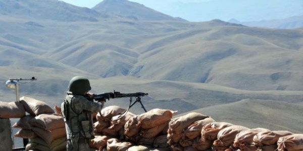 Van'da Jandarma Karakoluna bomba yüklü araçla saldırı