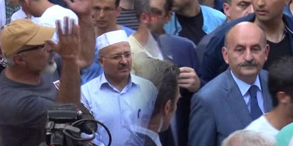 Bakanı protesto eden vatandaş değil provokatör